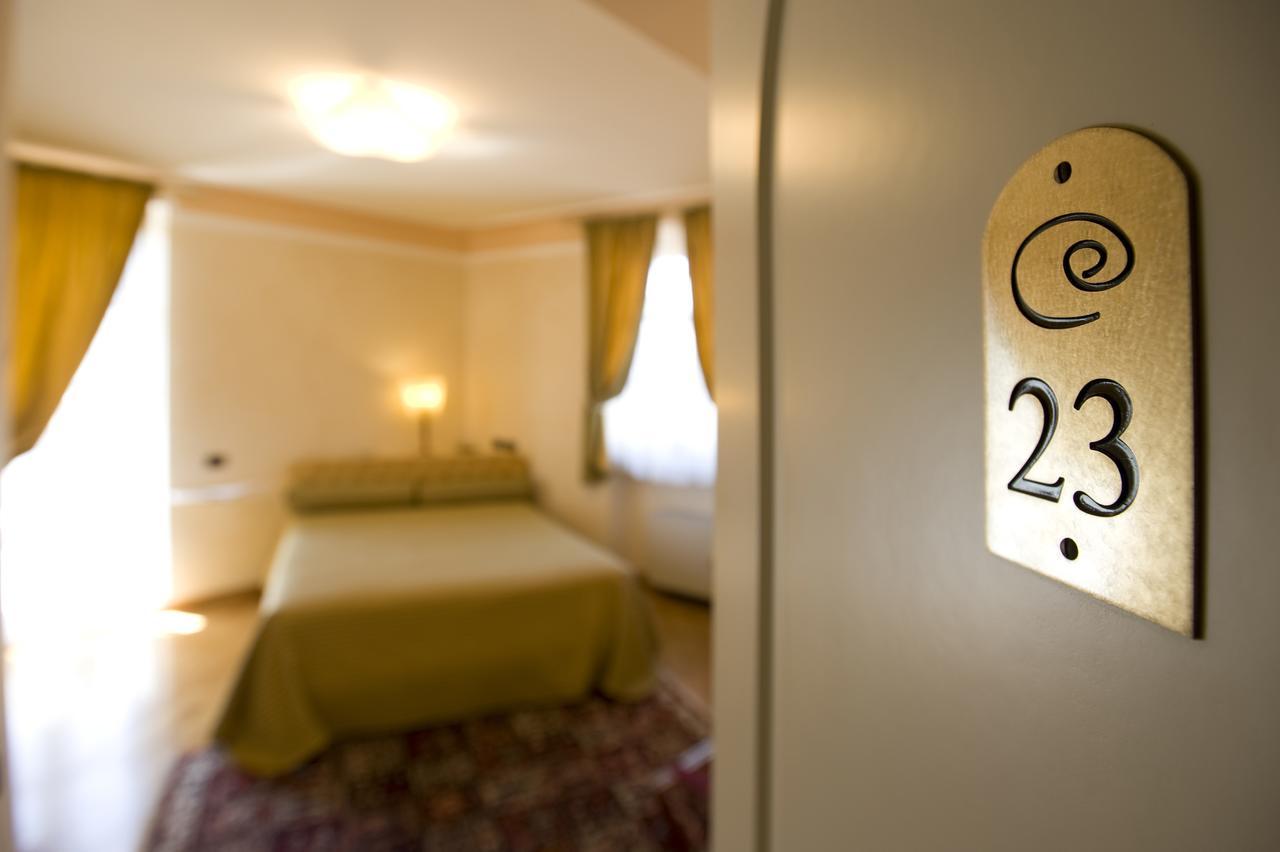 Albergo Castiglione Langhe Castiglione Tinella Exterior foto